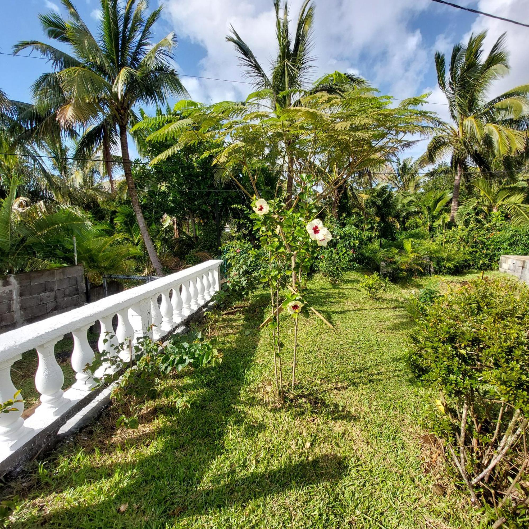 Villa L Eden De L Est Sainte-Rose Habitación foto